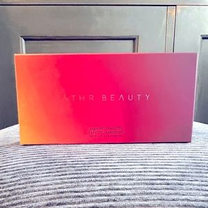 *NWT* ATHR Beauty Manifest Crystal Eyeshadow Palette